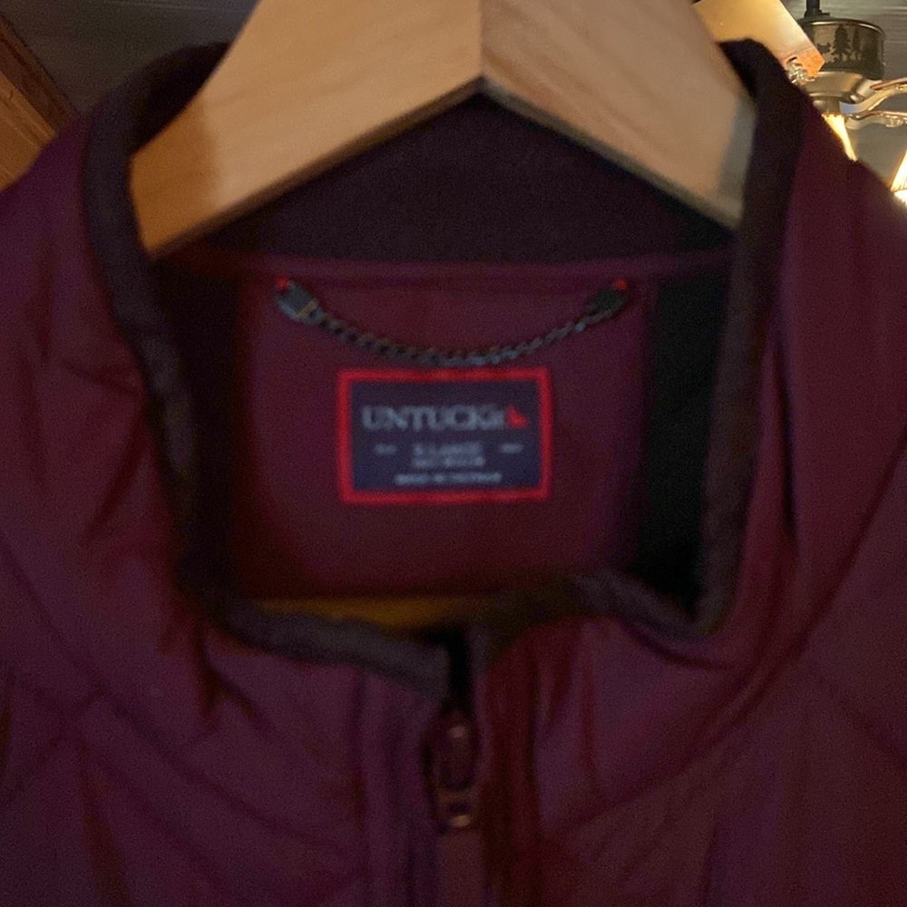 UNTUCKit quilted full zip lightweight vest. Size X-Large, color is light maroon - Picture 2 of 5